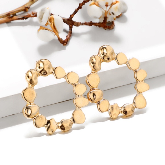 Minimalist Abstract Cluster Hoop Gold Earrings - Picture 2 of 7